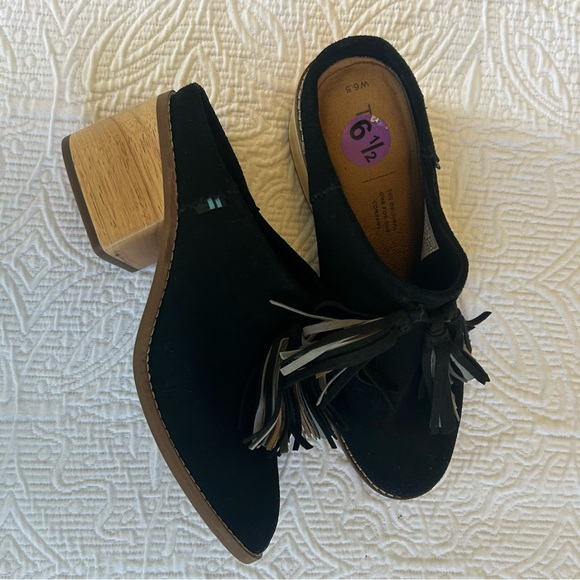 Toms Leila Tassel Mule - Picture 2 of 12